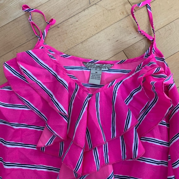 [M]👚NWOT - Bright pink ruffly tank - Picture 3 of 7